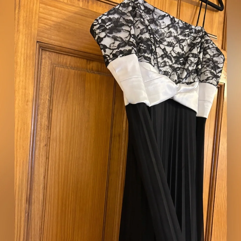 Alex Lace and Satin Evening Dress - Picture 2 of 5